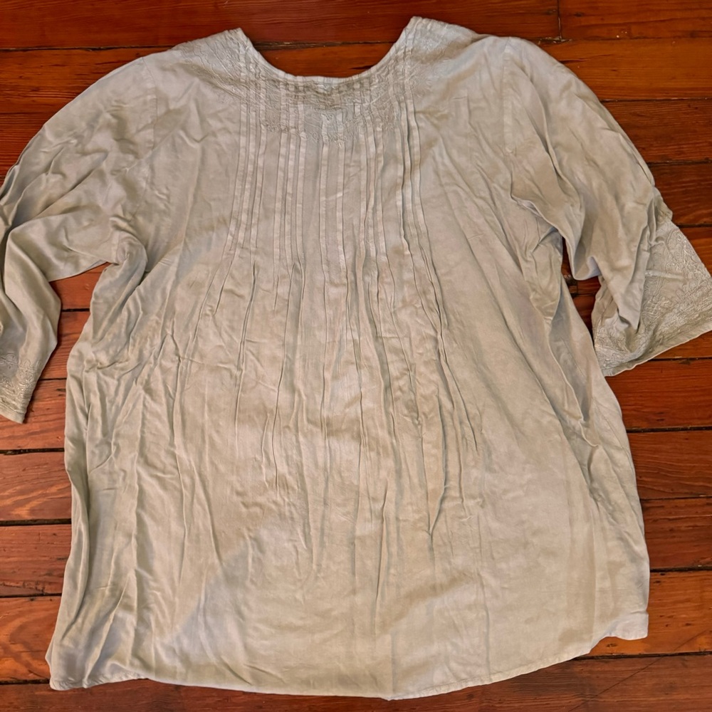 Solitaire Pintuck Embroidered Flowy Boho 3/4 Sleeve Top Size 2X NWT - Picture 10 of 15